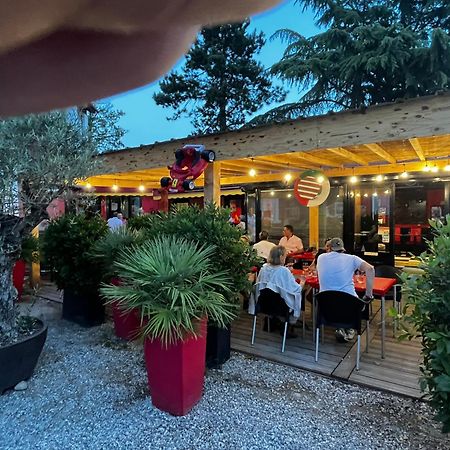 Hotel Le Cosy Pont-de-Chéruy Buitenkant foto