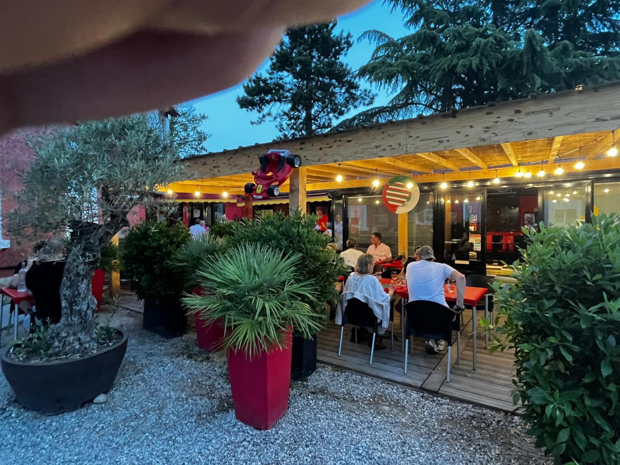 Hotel Le Cosy Pont-de-Chéruy Buitenkant foto